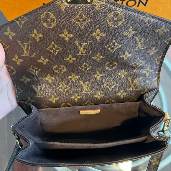 Louis Vuitton Pochette Métis Monogram - Picture 5 of 15
